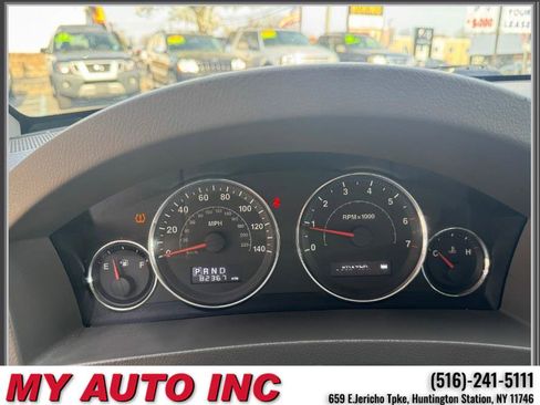 Used 2010 Jeep Grand Cherokee Laredo image 18