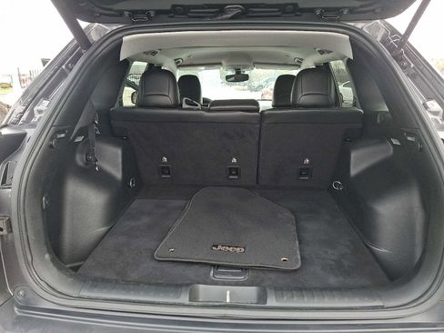 Used 2019 Jeep Cherokee Limited image 28