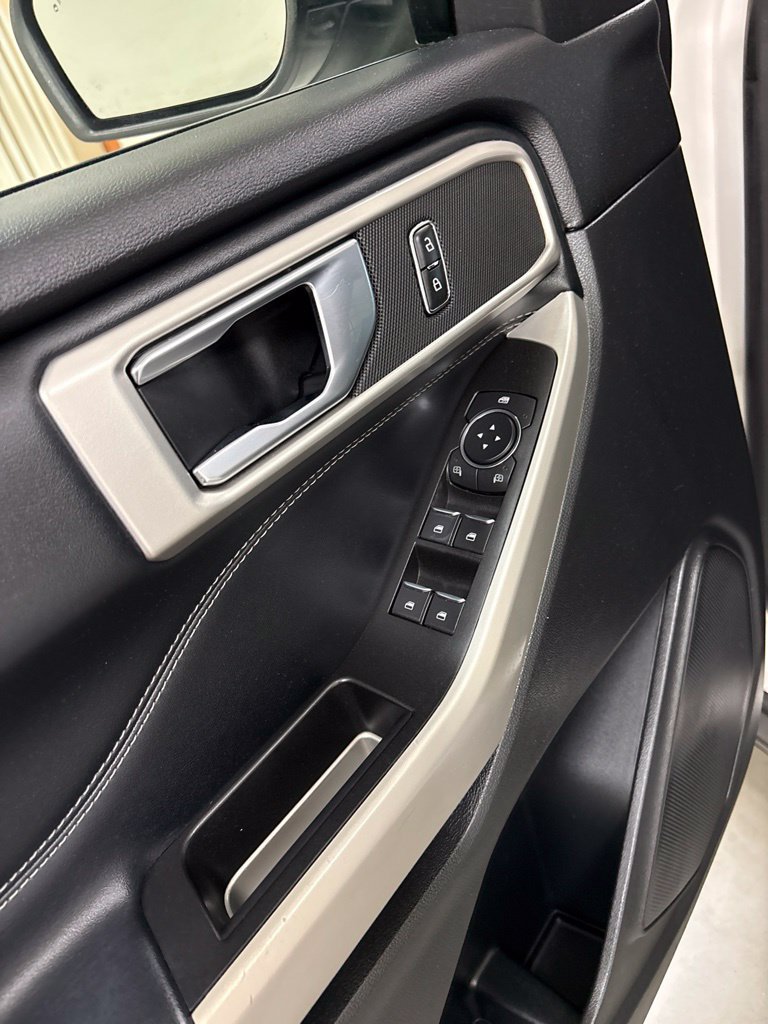 Used 2020 Ford Explorer XLT w/ Equipment Group 202A AWD/4WD image 17