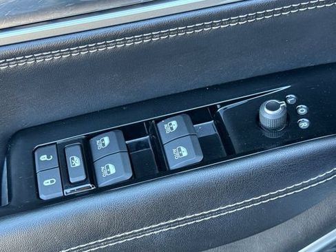 Used 2023 Jeep Wagoneer L Series III w/ Preferred Equipment Group AWD/4WD image 12