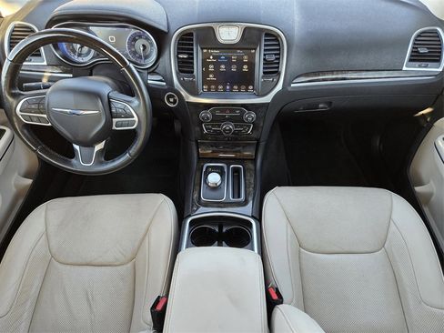 Used 2018 Chrysler 300 Limited image 23