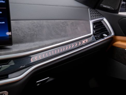 Used 2025 BMW X7 xDrive40i w/ M Sport Package image 29