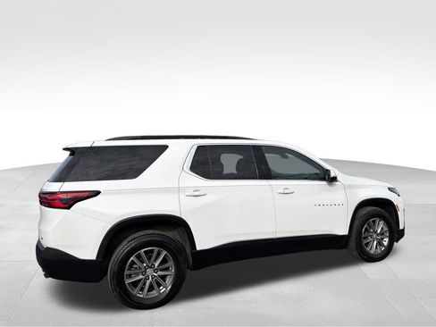 Used 2023 Chevrolet Traverse LT w/ Rear Camera Mirror Package image 10