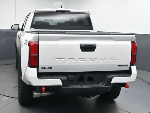 Used 2025 Toyota Tacoma TRD Off-Road AWD/4WD image 8