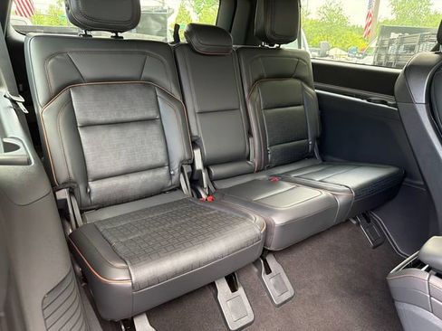 New 2026 Lincoln Navigator L Black Label AWD/4WD image 17