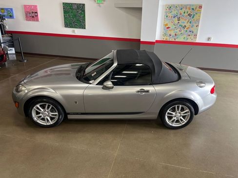 Used 2011 MAZDA MX-5 Miata Sport image 31
