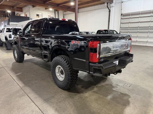 Used 2025 Ford F250 Platinum w/ Platinum Plus Package image 3