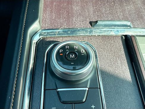 Used 2024 Ford Expedition Platinum image 17