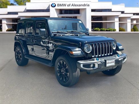 Used 2023 Jeep Wrangler Unlimited Sahara w/ Cold Weather Group AWD/4WD image 3