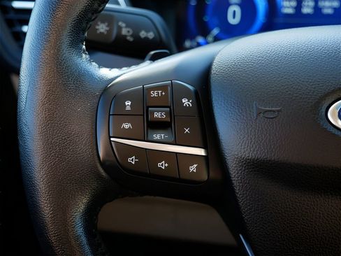 Used 2020 Ford Escape Titanium image 18