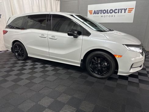 Used 2024 Honda Odyssey Sport image 2