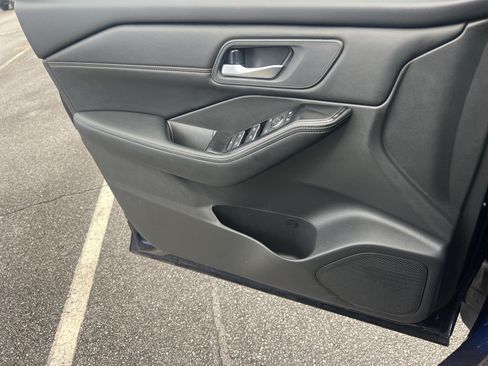 Certified 2026 Nissan Rogue SL FWD image 15