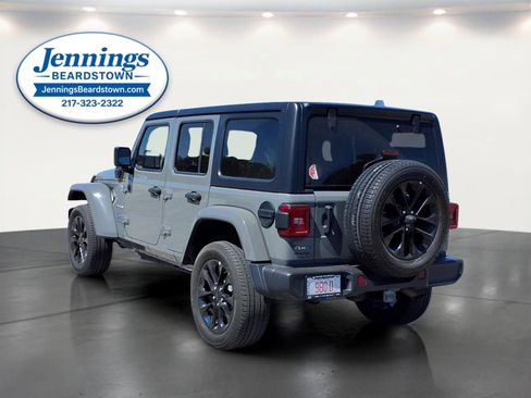 Used 2023 Jeep Wrangler Unlimited Sahara AWD/4WD image 3