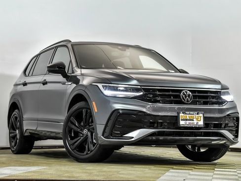 Certified 2024 Volkswagen Tiguan SE R-Line image 1