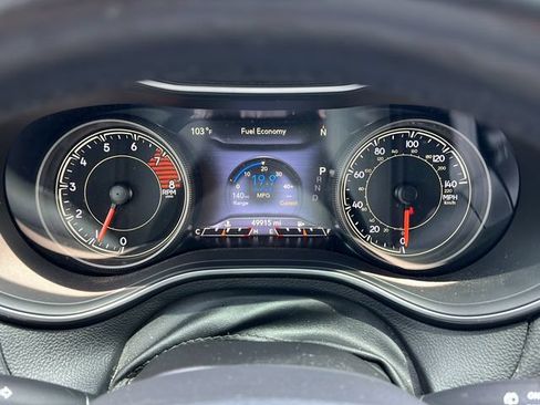 Used 2021 Jeep Cherokee Latitude Lux w/ Comfort/Convenience Group AWD/4WD image 22