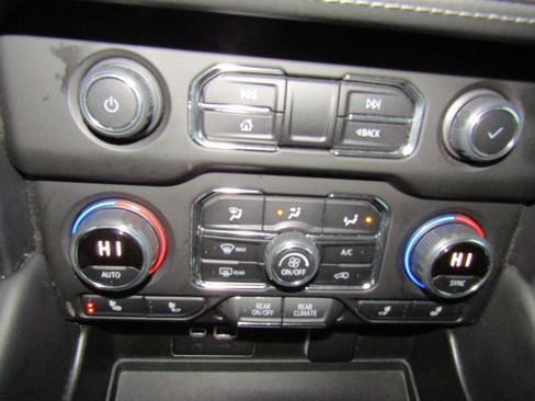 Used 2022 Chevrolet Tahoe Z71 w/ Luxury Package image 33