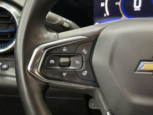 Used 2025 Chevrolet Trax LT w/ LT Convenience Package FWD image 27