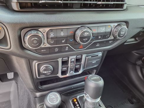 New 2025 Jeep Gladiator Sport image 15