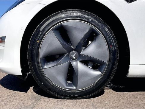 Used 2020 Tesla Model 3 Standard Range Plus RWD image 9
