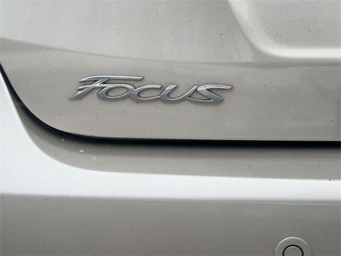 Used 2017 Ford Focus SEL w/ Cold Weather Package image 10
