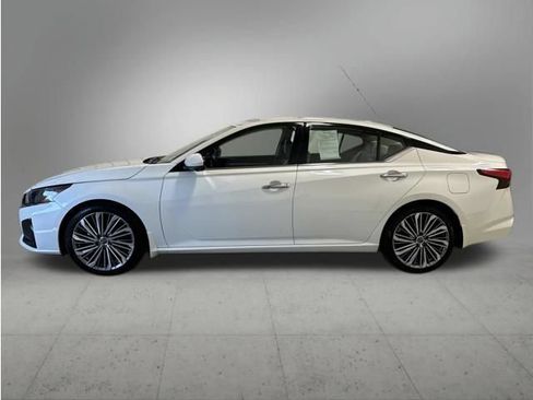 Used 2024 Nissan Altima 2.5 SL FWD image 2
