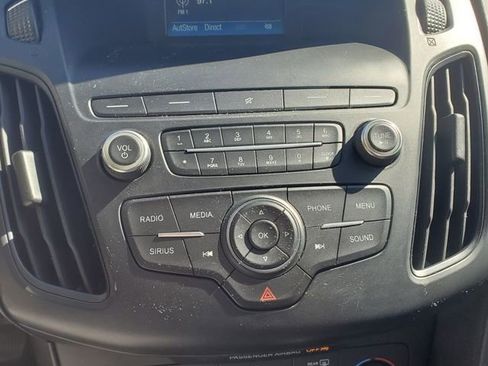 Used 2018 Ford Focus SE w/ Cold Weather Package FWD image 32