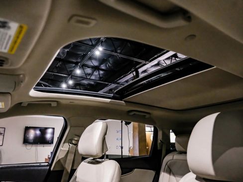 Used 2019 Lincoln Nautilus Reserve image 5