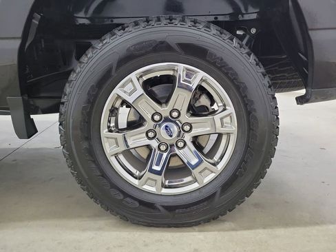 Used 2022 Ford F150 Lariat image 11