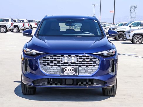 Used 2025 Audi Q5 Premium w/ Convenience Package AWD/4WD image 2