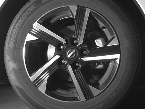 Used 2025 Nissan Sentra SV image 13