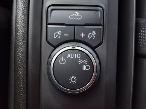 Used 2020 Chevrolet Silverado 1500 Custom w/ Infotainment Package RWD image 14