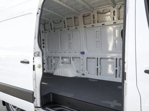 Used 2020 Mercedes-Benz Sprinter 2500 image 33