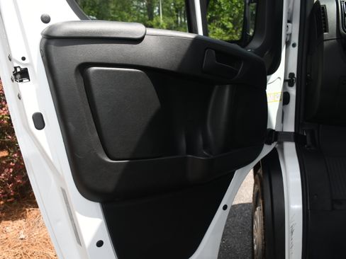 Used 2025 RAM ProMaster 2500 w/ Convenience Group FWD image 9