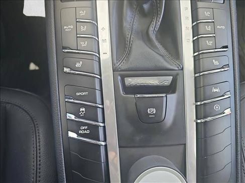 Used 2021 Porsche Macan AWD/4WD image 27