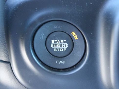 Used 2022 Jeep Wrangler Unlimited Rubicon w/ LED Lighting Group AWD/4WD image 22