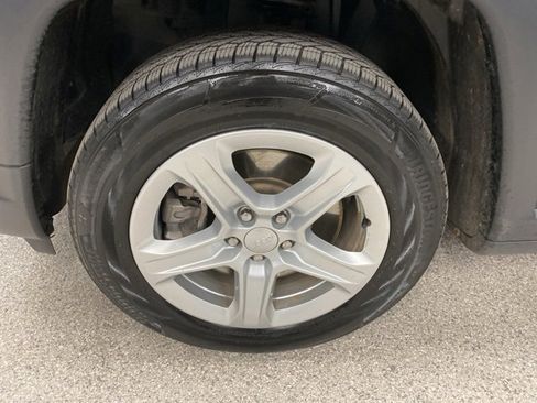 Used 2023 Jeep Compass Sport image 11