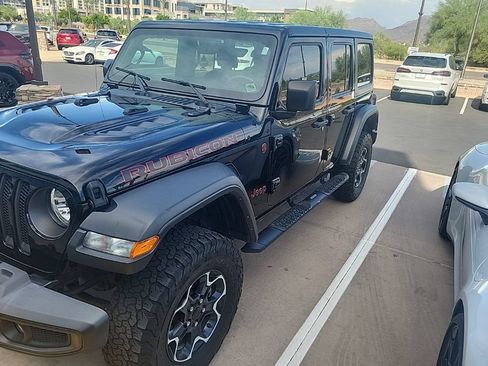 Used 2023 Jeep Wrangler Unlimited Rubicon w/ Cold Weather Group AWD/4WD image 2