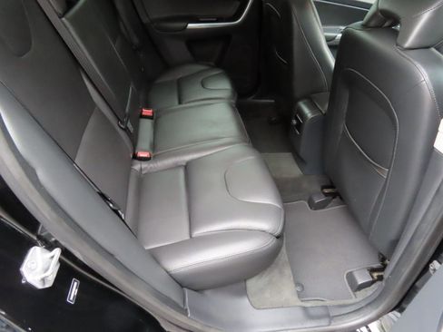 Used 2016 Volvo XC60 T5 Platinum image 16