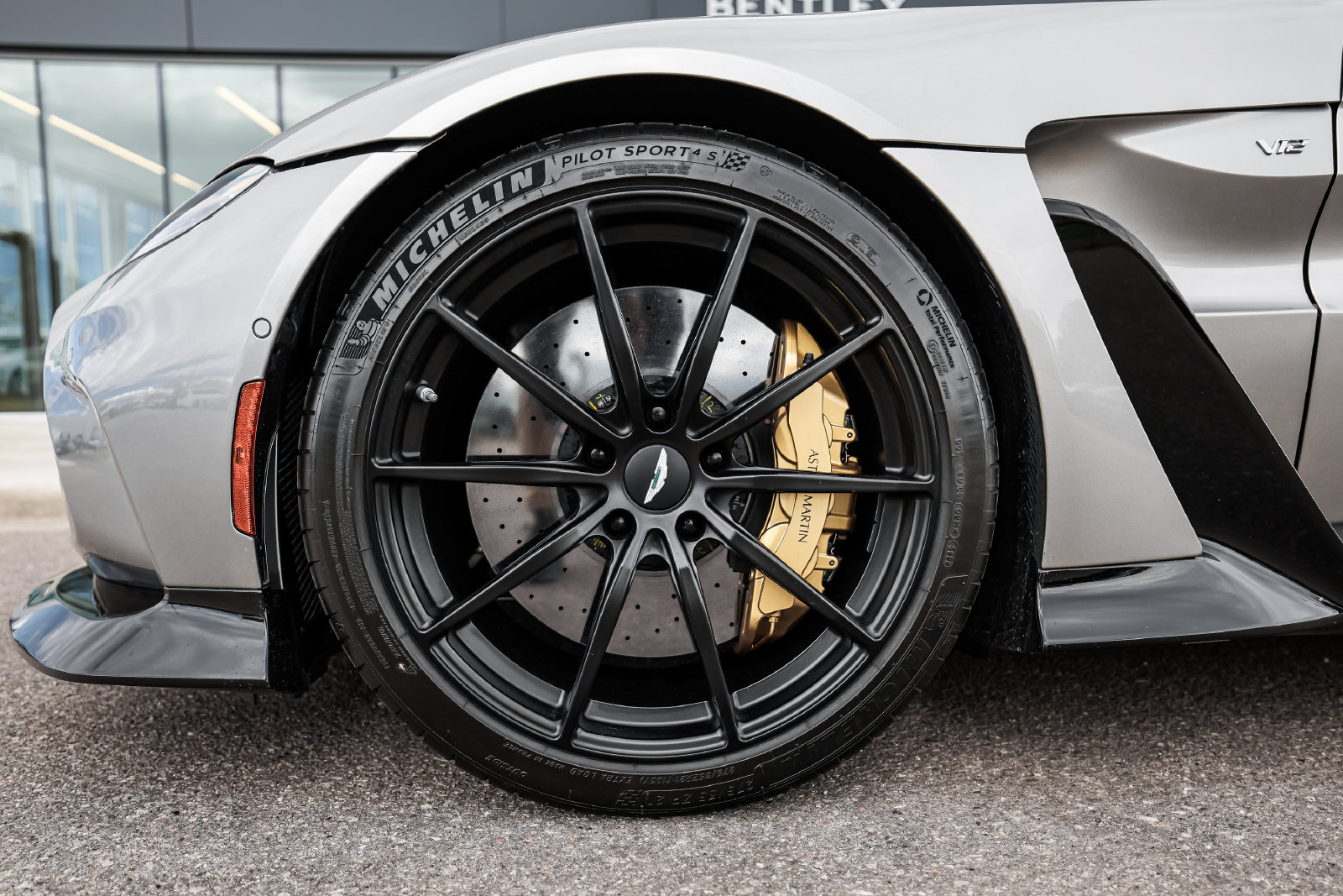 Used 2023 Aston Martin V12 Vantage RWD image 6