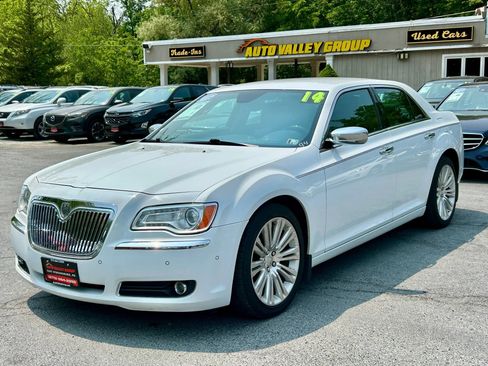Used 2014 Chrysler 300 C w/ Light Group image 4