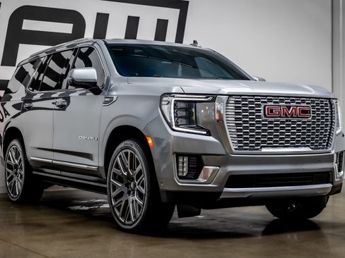 Used 2024 GMC Yukon Denali w/ Advanced Technology Package AWD/4WD image 26