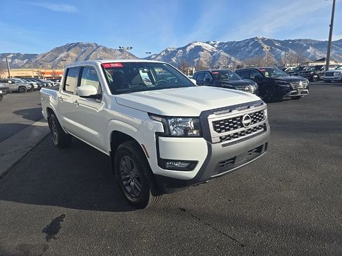 Used 2025 Nissan Frontier SV w/ SV Convenience Package image 4