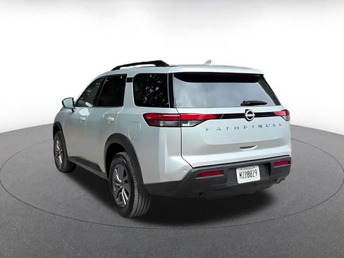 Used 2025 Nissan Pathfinder SV FWD image 11