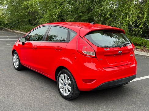 Used 2013 Ford Fiesta SE FWD image 3