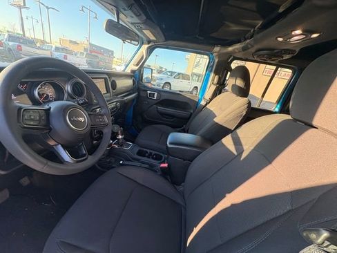Certified 2023 Jeep Gladiator Sport image 12
