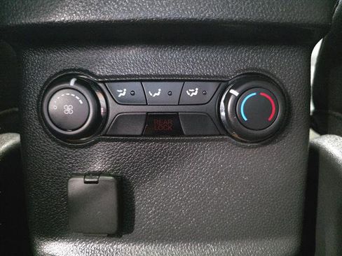 Used 2014 Ford Explorer XLT w/ Equipment Group 202A AWD/4WD image 29