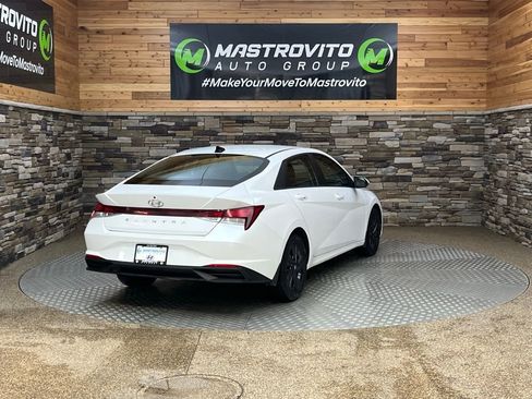Used 2022 Hyundai Elantra SEL w/ Convenience Package FWD image 9