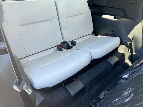 New 2025 Mitsubishi Outlander SE image 27