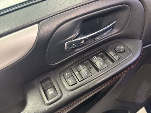 Used 2014 Dodge Grand Caravan R/T image 19
