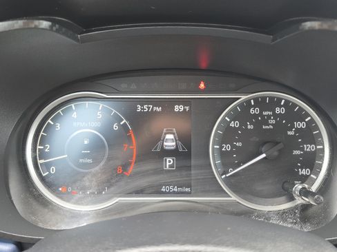 Used 2024 Nissan Versa SV w/ Trunk Package image 15